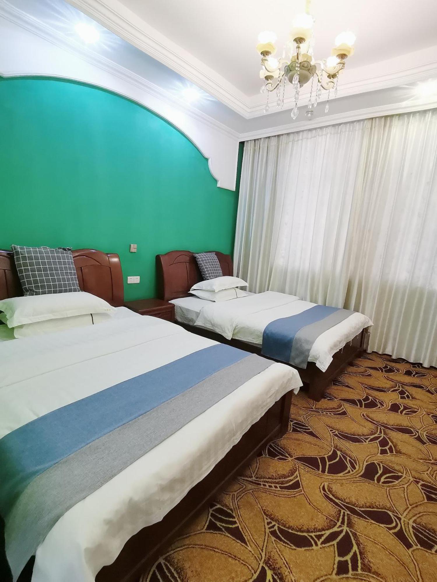 Emeishan Moon Bay Hotel Экстерьер фото