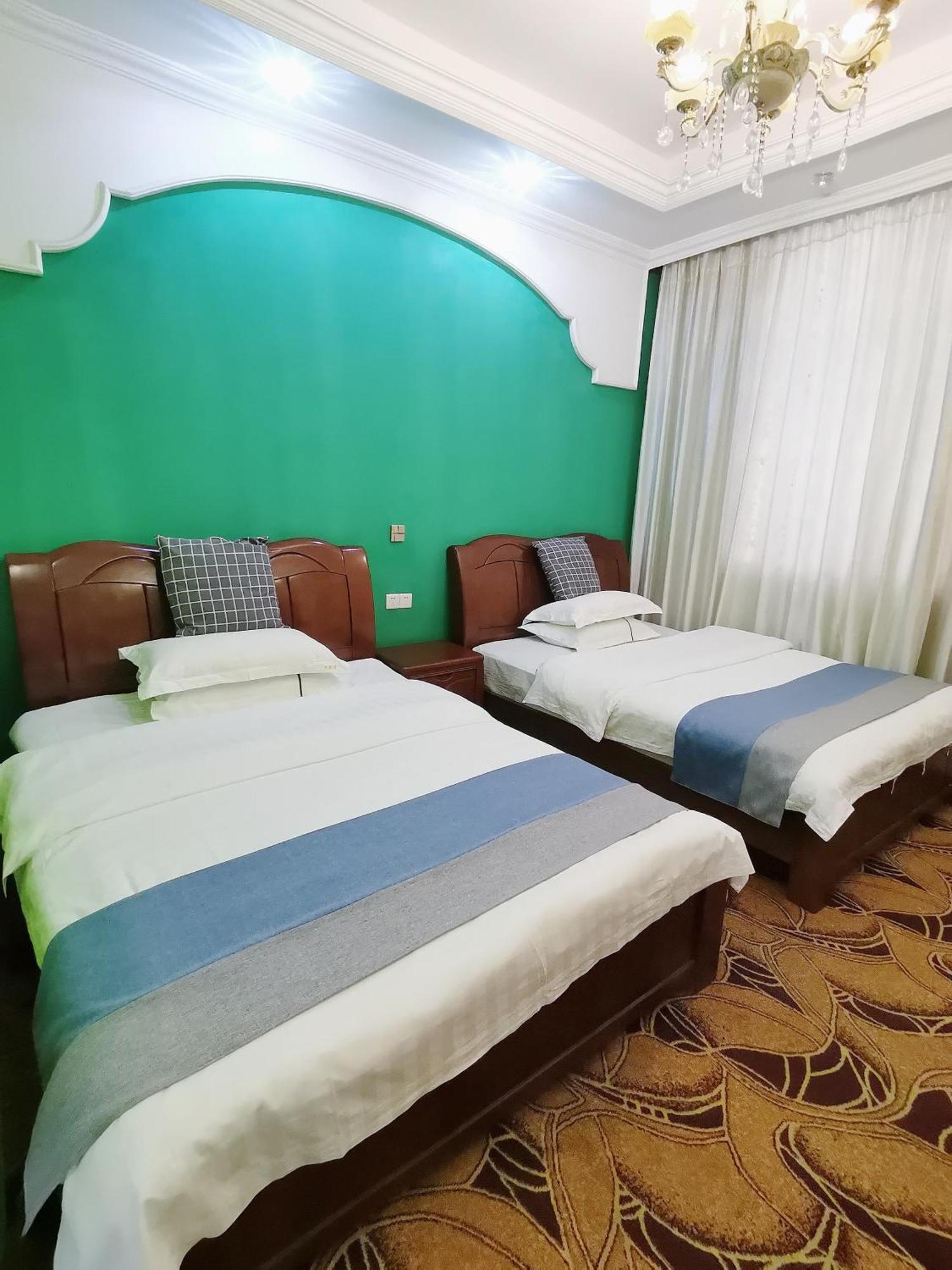 Emeishan Moon Bay Hotel Экстерьер фото